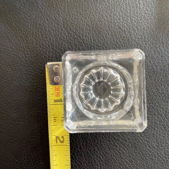 Set of 4 vintage square clear pressed glass salt cellars measuring 2” x 1” - Picture 5 of 6